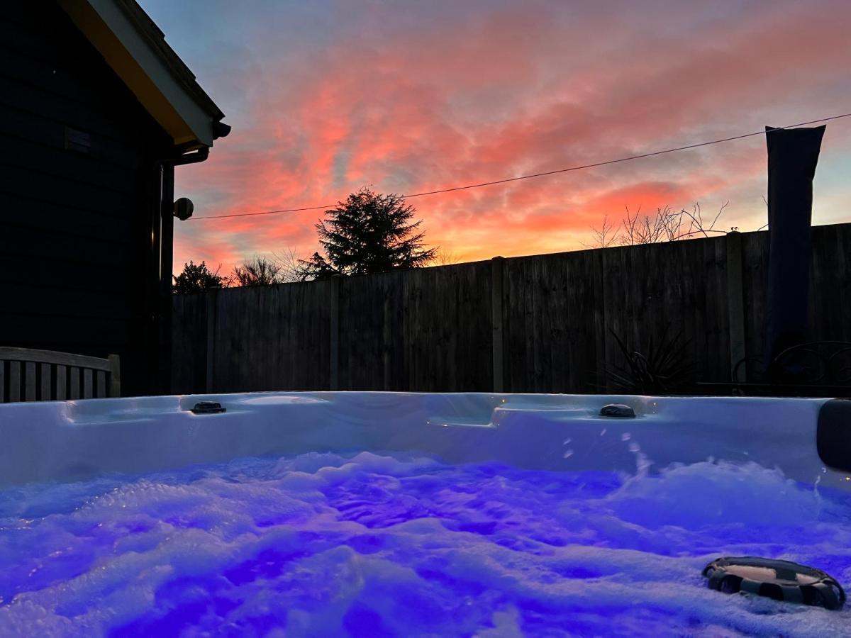 Вілла Saving Grace With Private Hot Tub Bawdeswell Екстер'єр фото