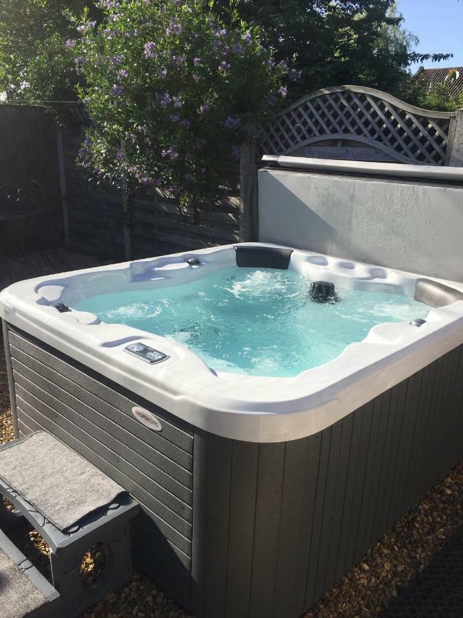 Вілла Saving Grace With Private Hot Tub Bawdeswell Екстер'єр фото